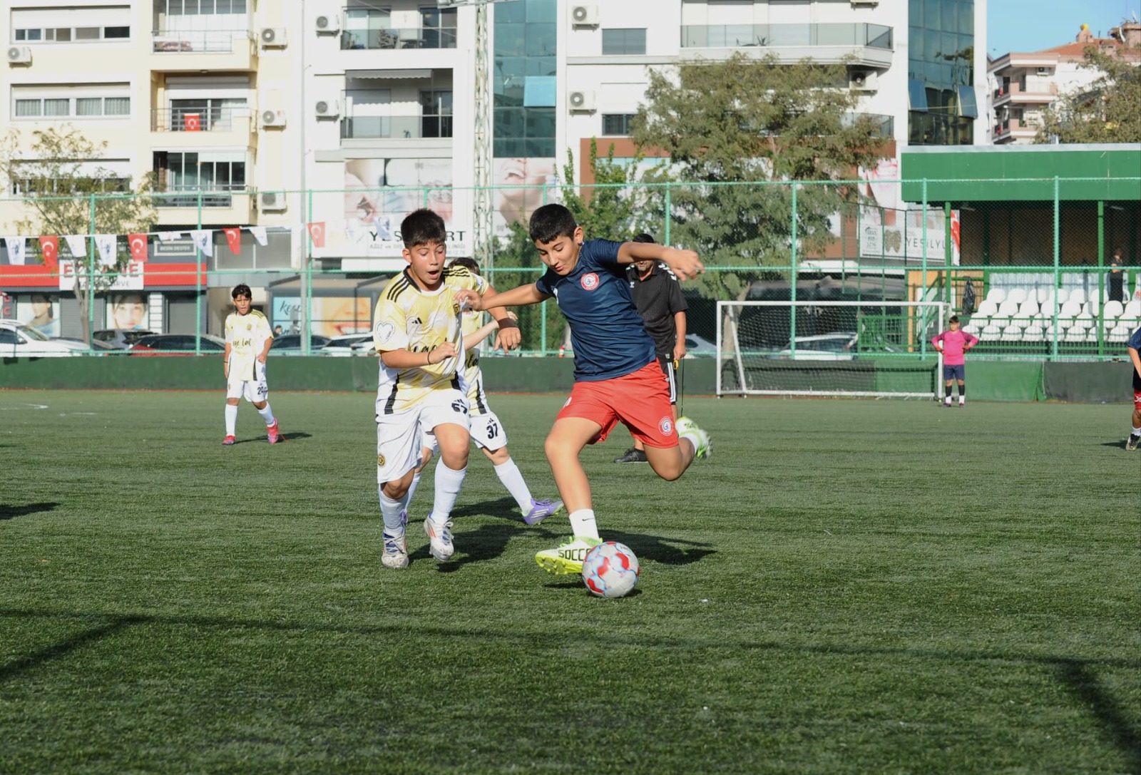 Karşıyaka’da 29 Ekim Cumhuriyet Kupası U-12 Futbol Turnuvası tamamlandı. 14