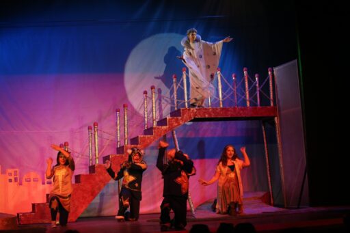 Karşıyaka Belediye Tiyatrosu, 4 Ekim’de ‘Batakhane Güzeli’ ile sezonu açıyor.