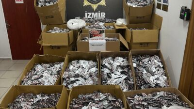 İzmir Narkotik Polisi, Karabağlar'da sokak satıcılarına dağıtılmaya hazırlanan 881.800 adet