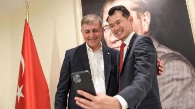 İzmir, Dünya Sağlık Örgütü tarafından “Yaşlı Dostu Şehir” olarak tescillendi.