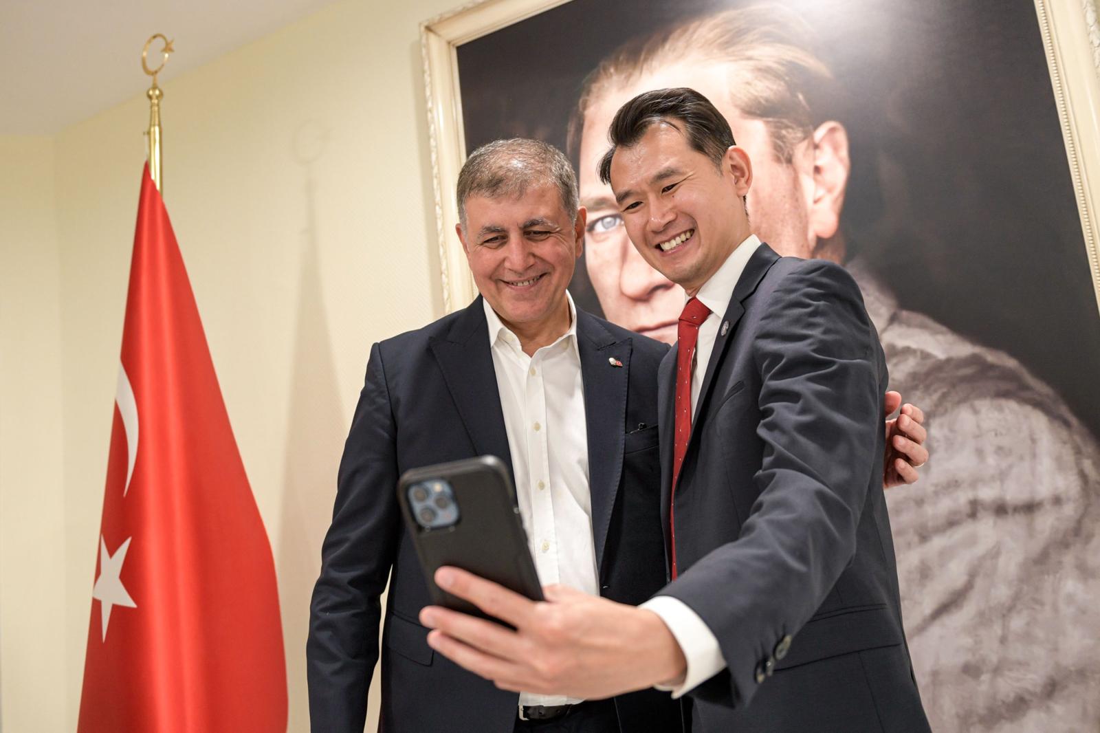 İzmir, Dünya Sağlık Örgütü tarafından “Yaşlı Dostu Şehir” olarak tescillendi.