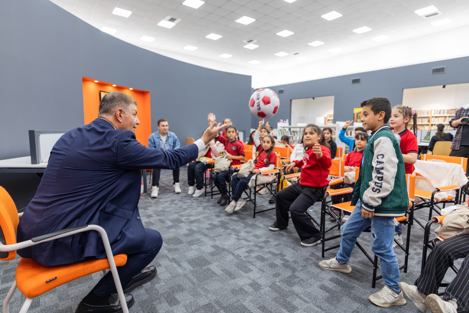 İzmir Büyükşehir Belediye Başkanı Dr. Cemil Tugay, İlber Ortaylı Kütüphanesi’nde