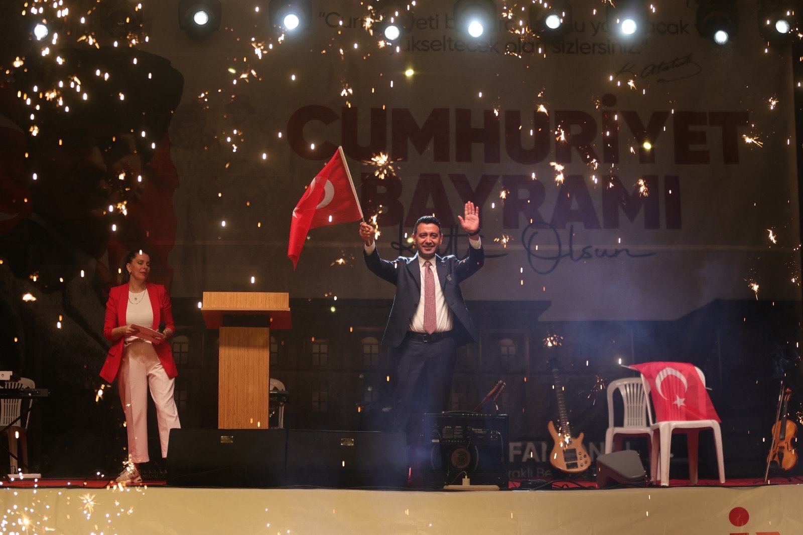 Bayraklı’da 29 Ekim Cumhuriyet Bayramı’nın 102. yılı kortej yürüyüşü, konserler