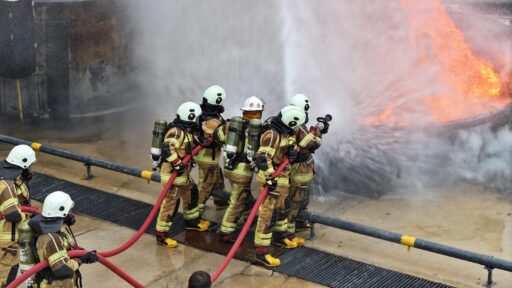 20 Kentten Acil Tıp Uzmanları, İzmir’de Deprem ve Yangın Enkazında Can Kurtarma Eğitimi Aldı