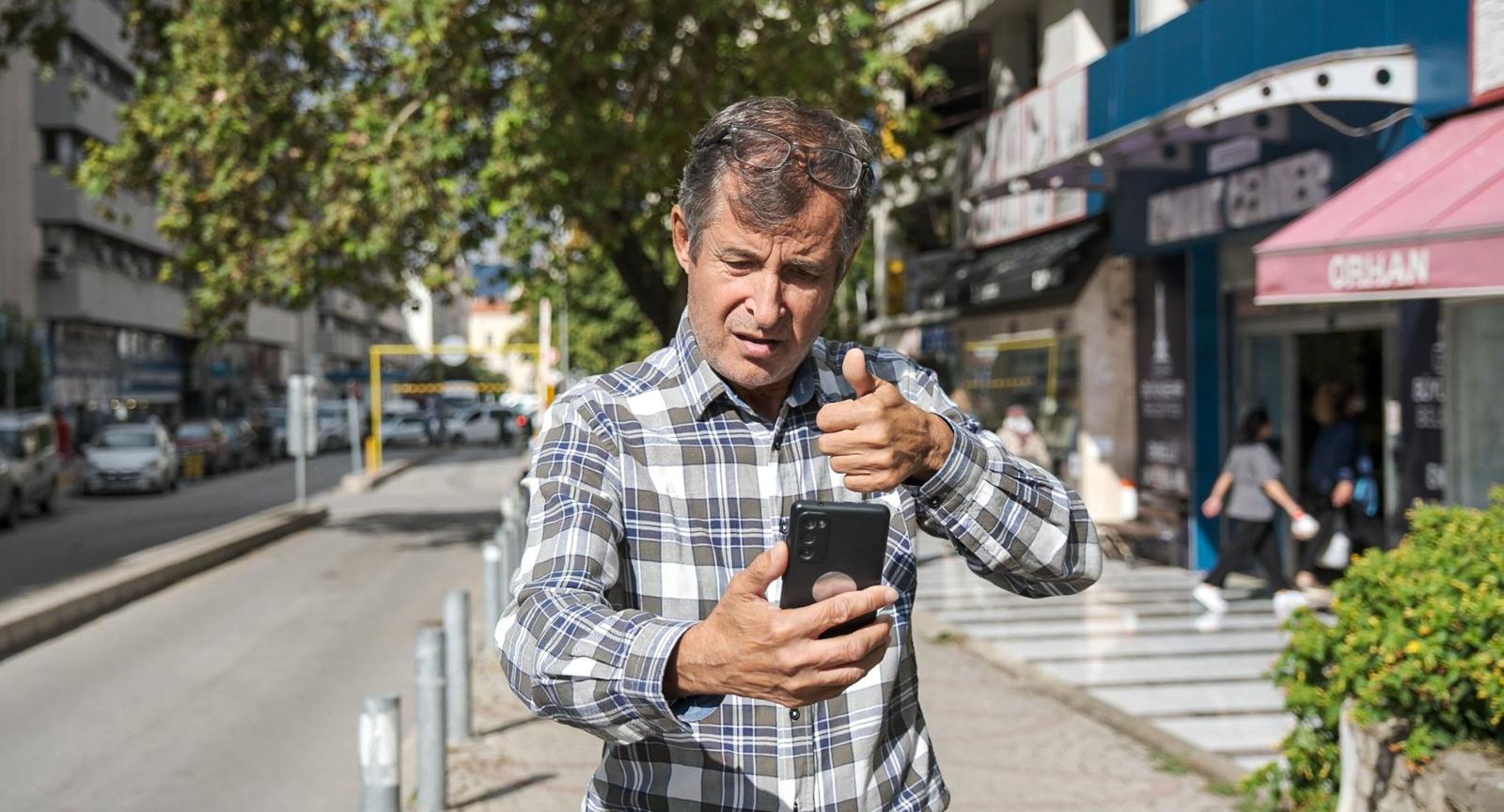 İzmir Büyükşehir, işitme engellilere özel “Sessiz Destek Merkezi”ni hayata geçirdi.