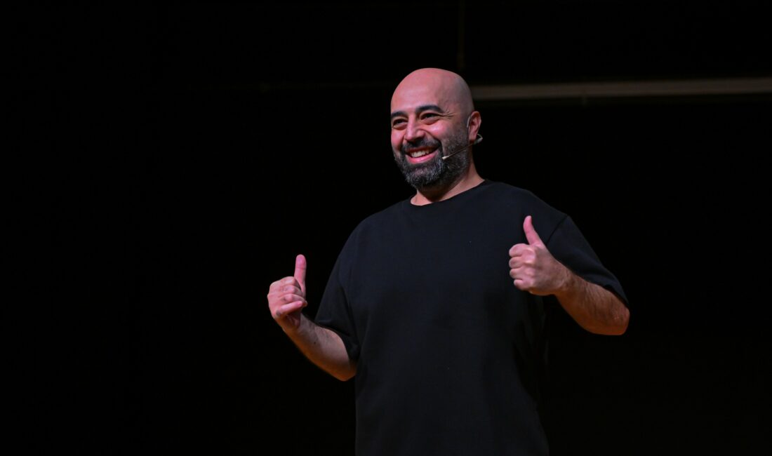 Yağmura rağmen İZKİTAP’ta büyük ilgi vardı. Tahsin Hasoğlu’nun tek kişilik