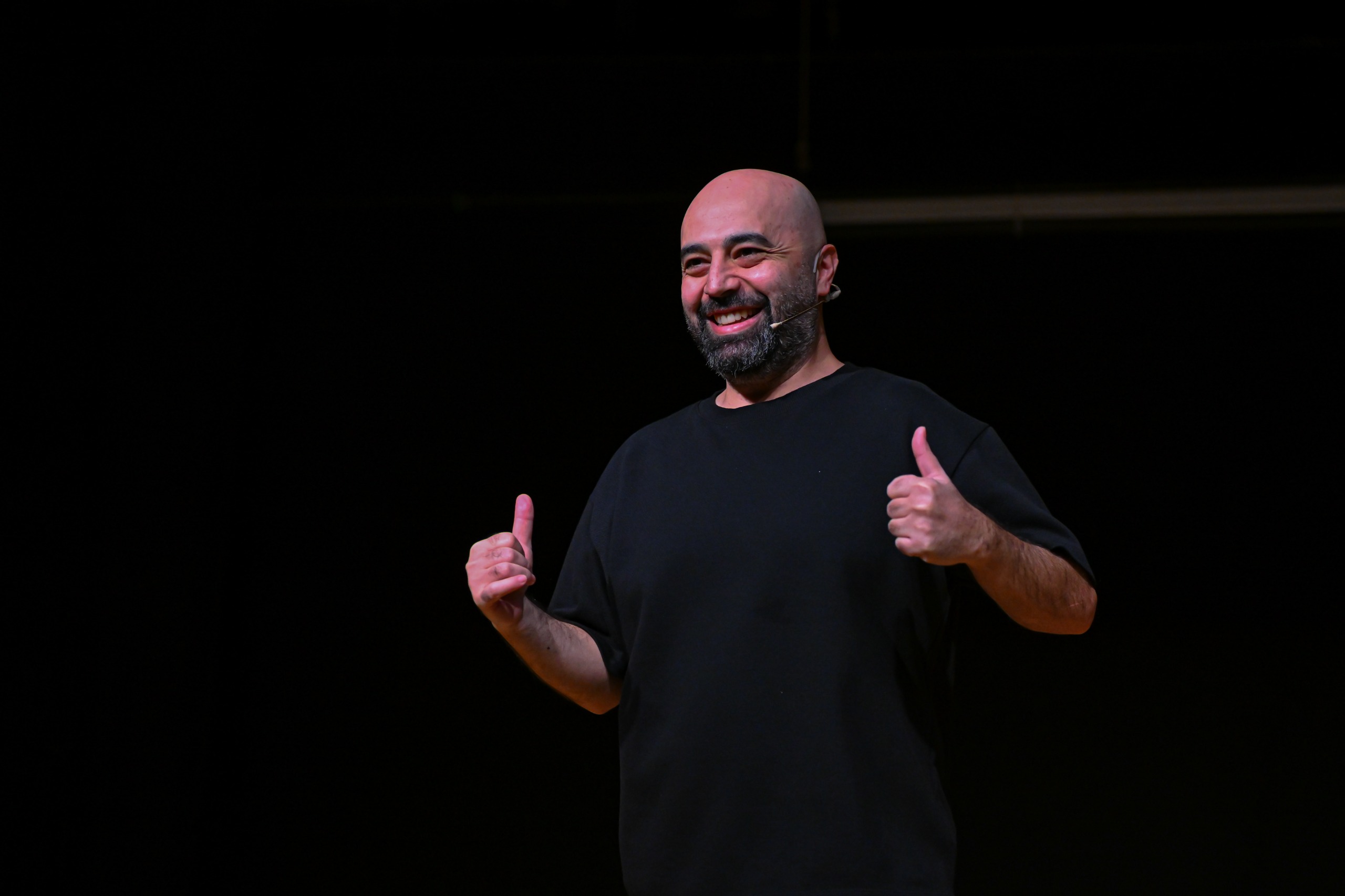 Yağmura rağmen İZKİTAP’ta büyük ilgi vardı. Tahsin Hasoğlu’nun tek kişilik