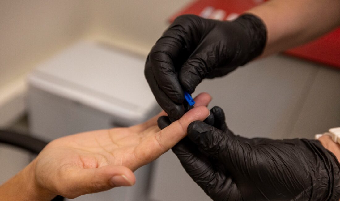 İzmir’de cinsel yolla bulaşan hastalıklar için kimliksiz, ücretsiz test dönemi başladı İzmir Büyükşehir Belediyesi, kimliksiz ve ücretsiz HIV, Hepatit ve sifiliz