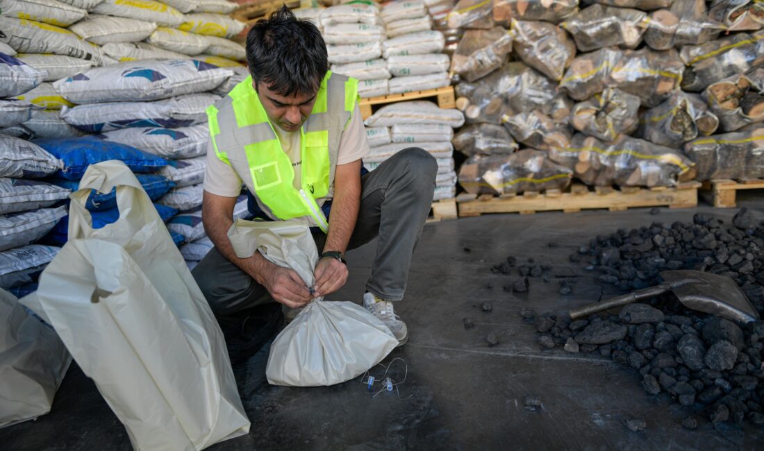 İzmir’de Kömür Denetimleri Sıklaştı: Kaçak Satışlara 503 Bin TL Ceza İzmir Büyükşehir Belediyesi, 238 kömür satış deposunu 700 kez denetledi.