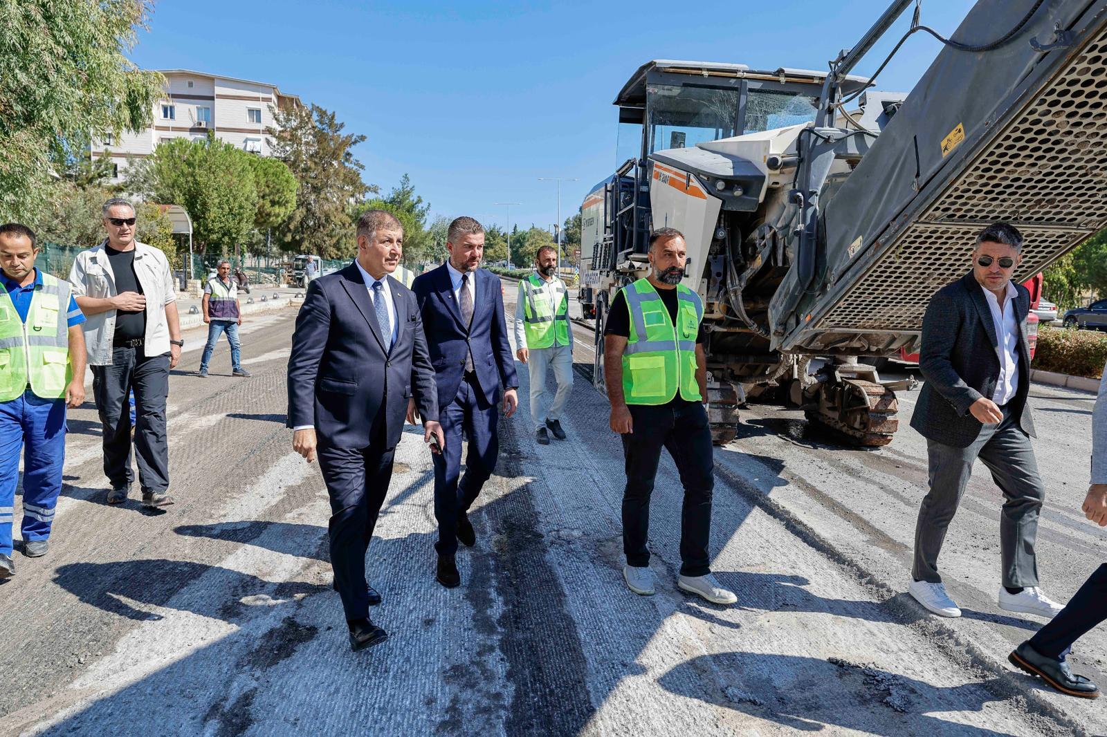 İzmir Büyükşehir Belediyesi, 30 ilçede 557 bin ton asfalt dökümü