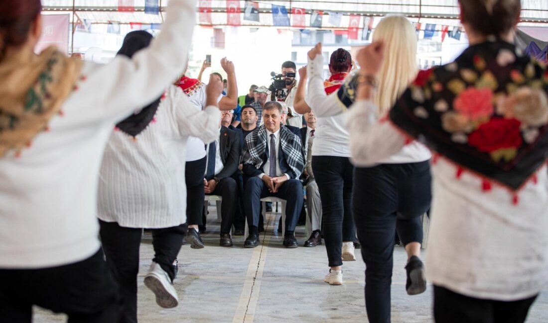 Başkan Cemil Tugay, Menemen’de “Cumhuriyet Her Yerde” Kutlamalarına Katıldı İzmir Büyükşehir Belediye Başkanı Cemil Tugay, Menemen’de “Cumhuriyet Her Yerde”