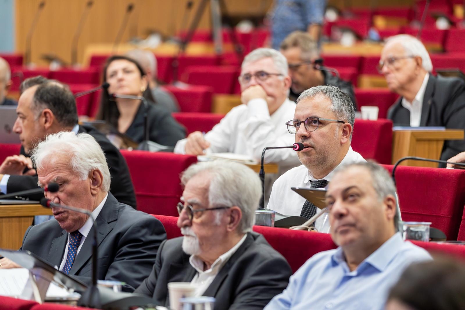 Başkan Cemil Tugay, Kemeraltı’nın geleceği için düzenlenen toplantıda “Kemeraltı yakın
