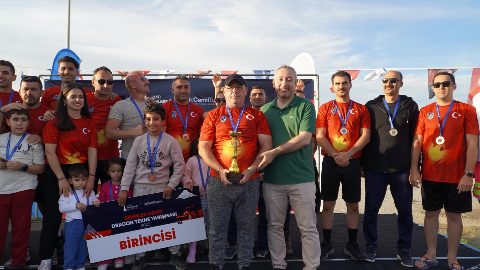 İzmir Büyükşehir Belediyesi’nin düzenlediği Dragon Tekne Yarışları nefes kesti. Zabıta