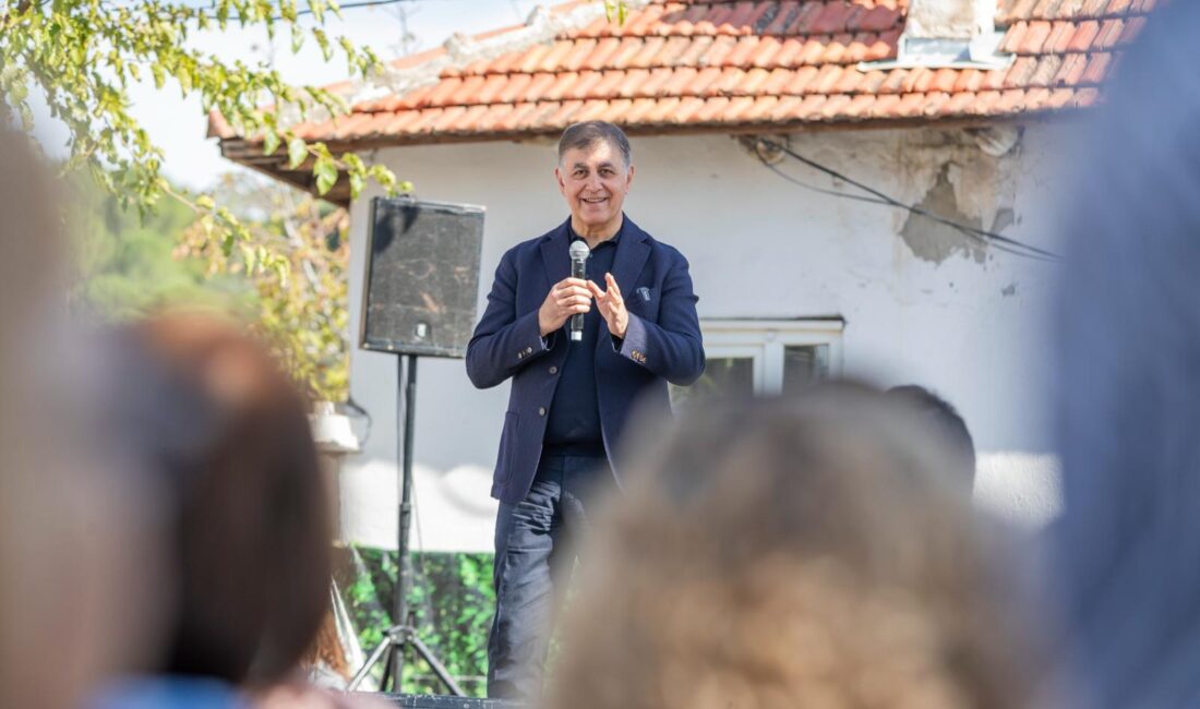Başkan Tugay’dan Zeytin Festivali’nde Markalaşma ve Üreticiye Destek Mesajı Başkan Cemil Tugay, Torbalı’daki Zeytin Festivali’nde üreticilere “Markalaşın, asla yalnız