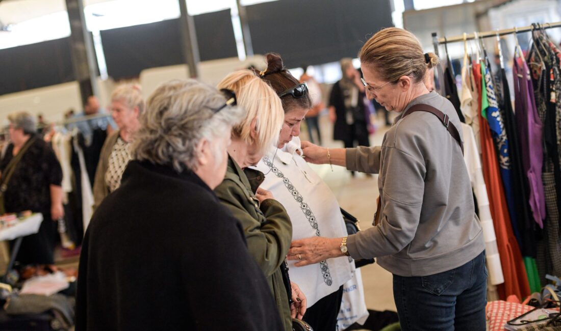 İkinci El Pazarı 5 İlçede Dayanışmayı Büyütüyor: İzmir’de Paylaşımın En Güzel Hali İzmir Büyükşehir Belediyesi’nin başlattığı İkinci El Pazarı projesi 5 ilçede