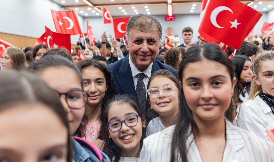 Başkan Cemil Tugay, 29 Ekim Cumhuriyet Bayramı’nda gençlerle ve çocuklarla