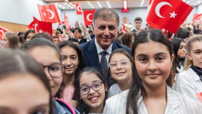 Başkan Cemil Tugay, 29 Ekim Cumhuriyet Bayramı’nda gençlerle ve çocuklarla