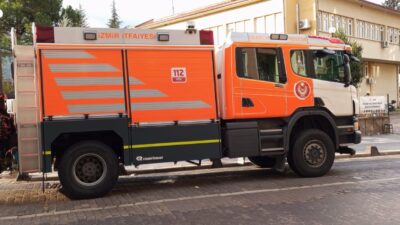 İzmir Büyükşehir Belediyesi İtfaiyesi, Sındırgı’daki 6.1 büyüklüğündeki depremin ardından bölgeye