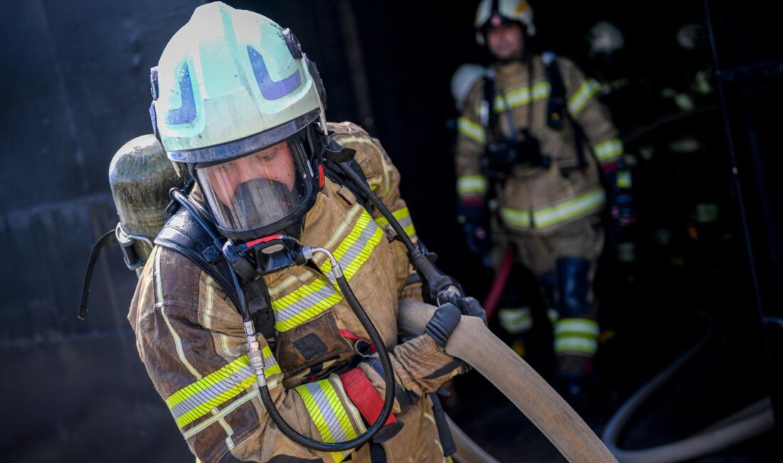 İzmir Büyükşehir Belediyesi bünyesinde göreve başlayan 154 yeni itfaiyeci, 8