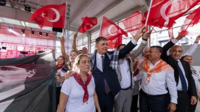 Başkan Cemil Tugay, 29 Ekim mesajında “Cumhuriyet karanlığa meydan okuyuştur”