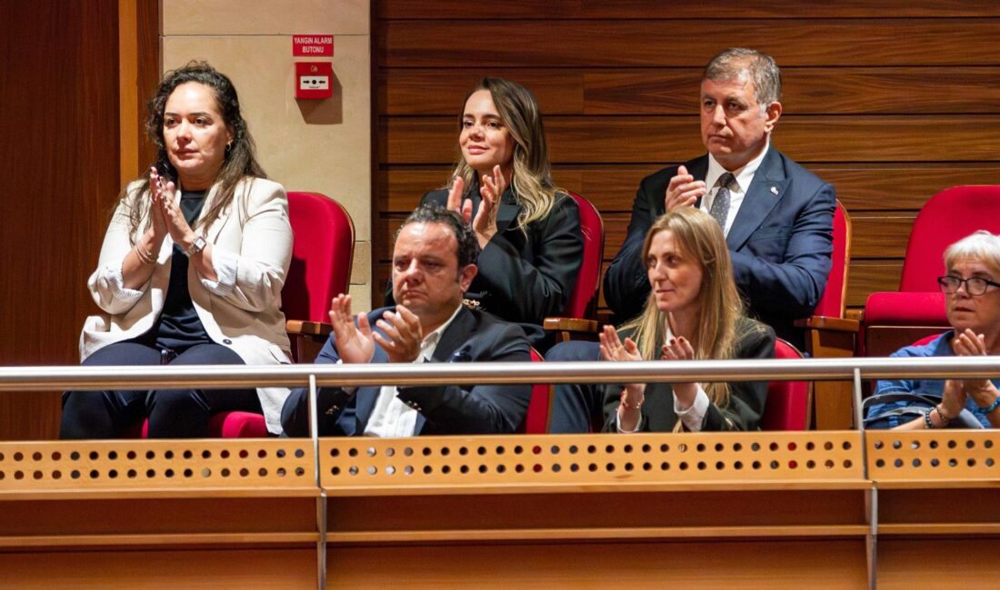 İzmir Oda Orkestrası’ndan Cumhuriyet Bayramı’na Özel Muhteşem Konser İzmir Oda Orkestrası, Cumhuriyet Bayramı’na özel konserle İzmir’de unutulmaz bir