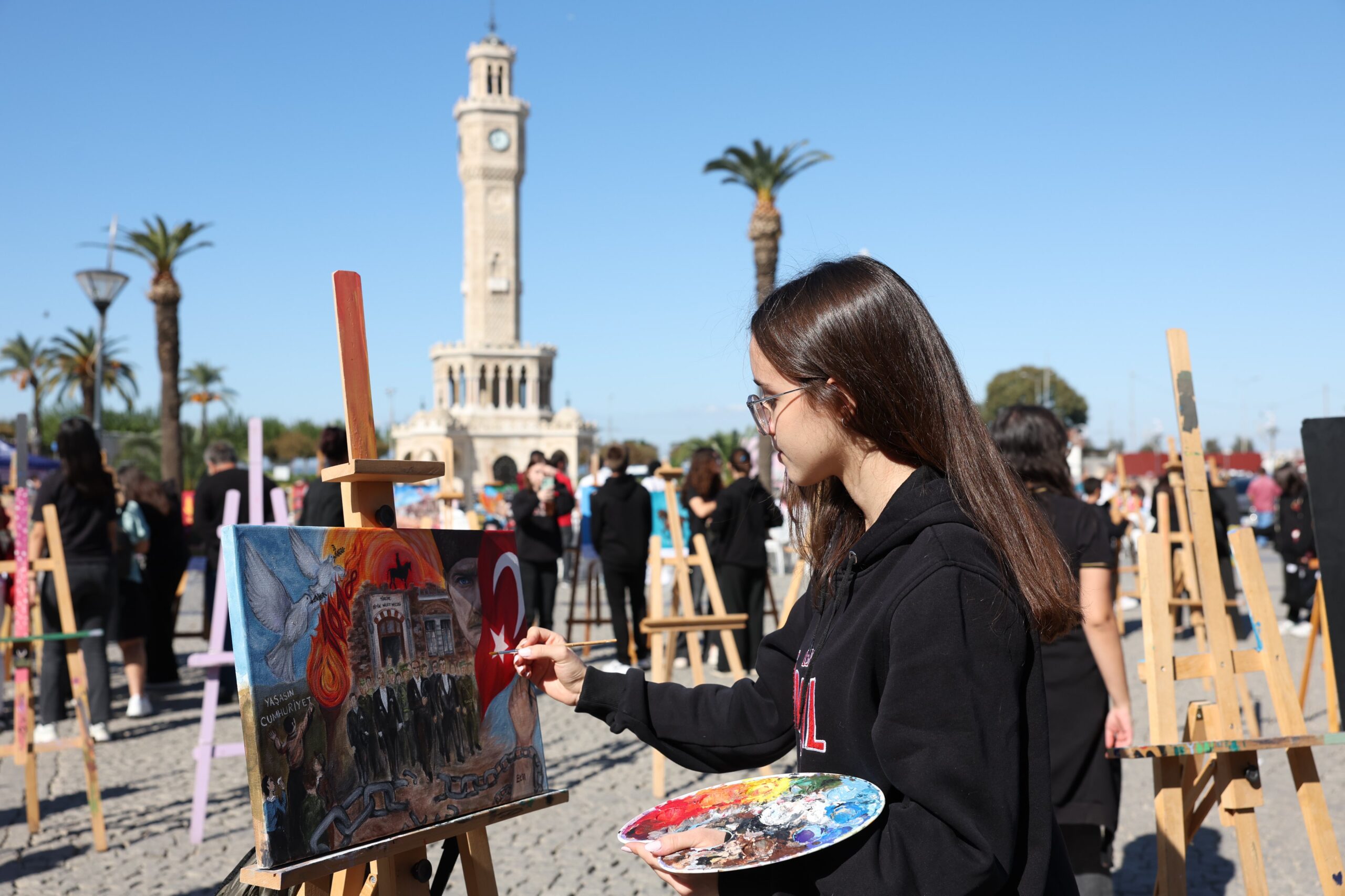 İzmir Valiliği, Cumhuriyet’in 102. yılı için konserler, fener alayı ve