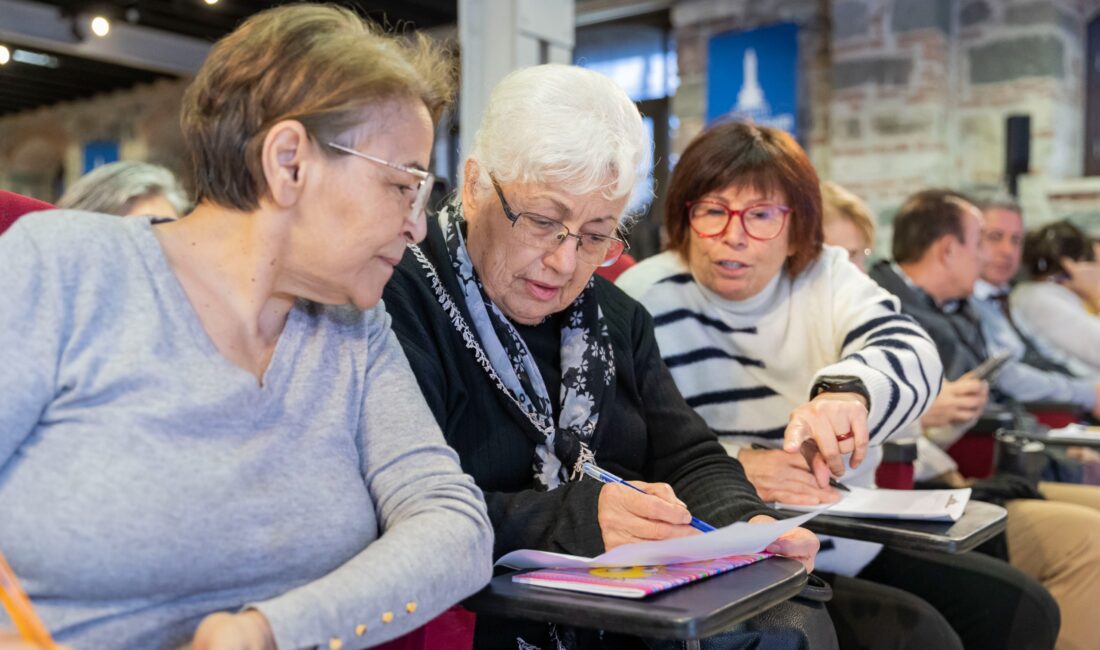 Eğitimde İkinci Bahar: 3. Yaş Üniversitesi İzmir’de İkinci Merkezinde Kapılarını Açtı! İzmir Büyükşehir Belediyesi’nin 60 yaş ve üzeri vatandaşlara yönelik başlattığı