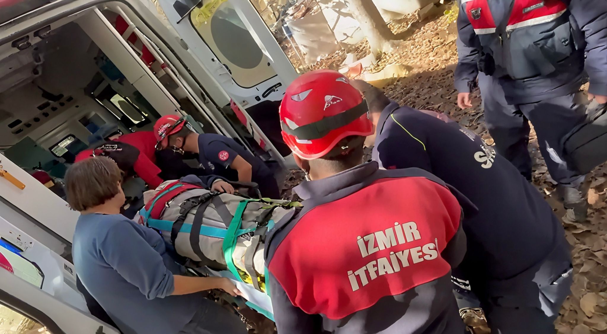 İzmir’in Ödemiş ilçesinde 12 metrelik kuyuya düşen 80 yaşındaki Halil