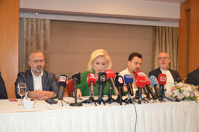 AK Parti İzmir Milletvekili Şebnem Bursalı, yerel basın temsilcileriyle kahvaltıda