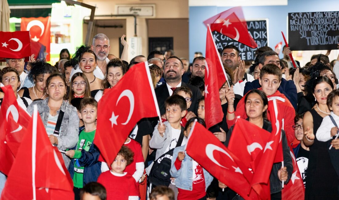 Ödemiş’te 29 Ekim coşkusu doruğa çıktı! Binler fener alayında yürüdü,