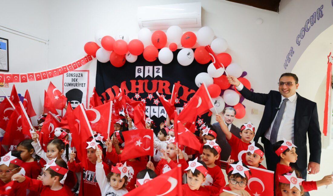 Balçova’da Cumhuriyetin 102. yılı coşkusu miniklerin gösterileriyle başladı. Akşam Cem