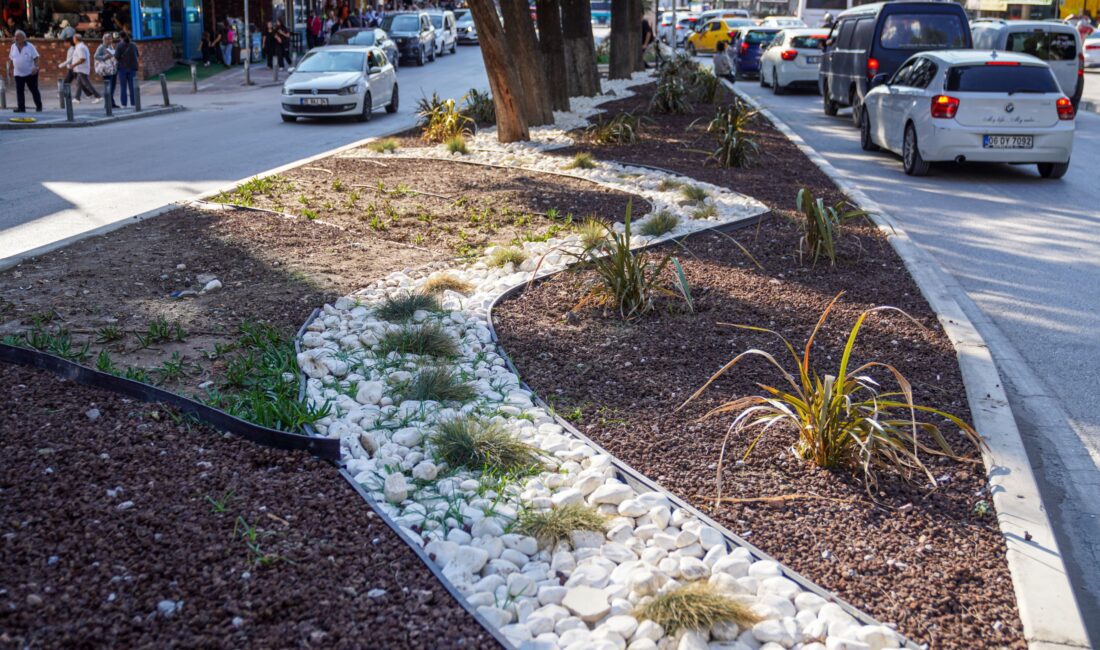 İzmir Büyükşehir Belediyesi, Buca Şirinyer'deki Beyazıt Aykut Parkı'nı baştan sona