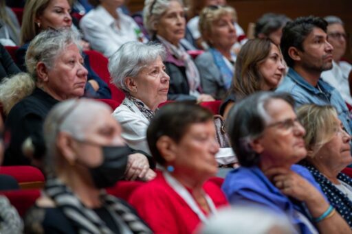İzmir Büyükşehir Belediyesi ve Ege Geriatri Derneği iş birliğiyle “Yaş