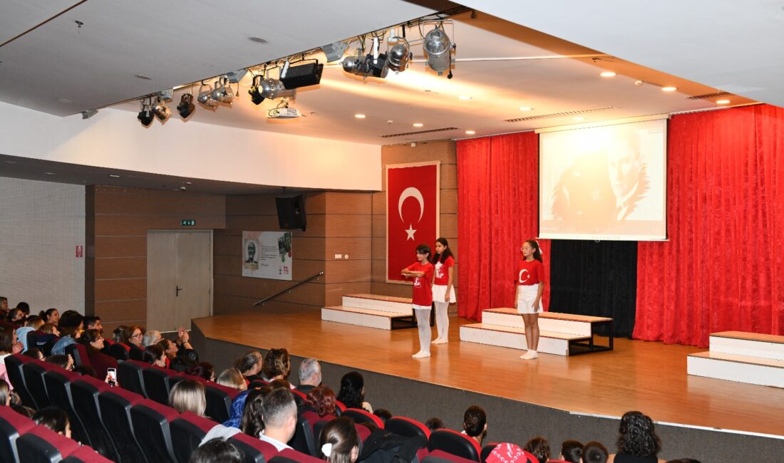 Çiğli Belediyesi Gençlik Tiyatrosu’nun “O’nun Sayesinde” oratoryosu, Cumhuriyet’in 102. yılında