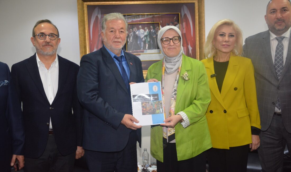 AK Parti Genel Başkan Yardımcısı Belgin Uygur, İESOB Başkanı Yalçın