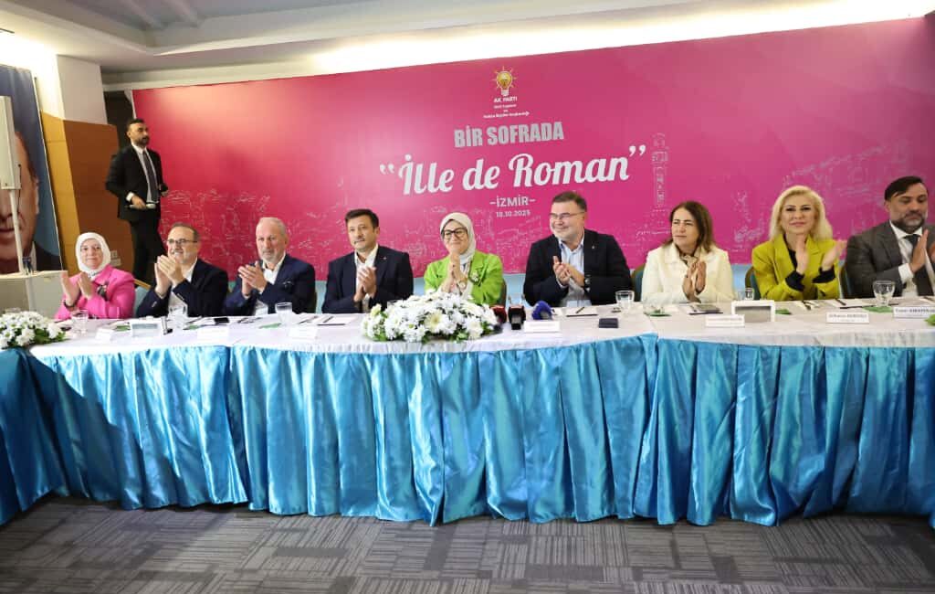 AK Parti Genel Başkan Yardımcısı Belgin Uygur’un ev sahipliğinde İzmir’de