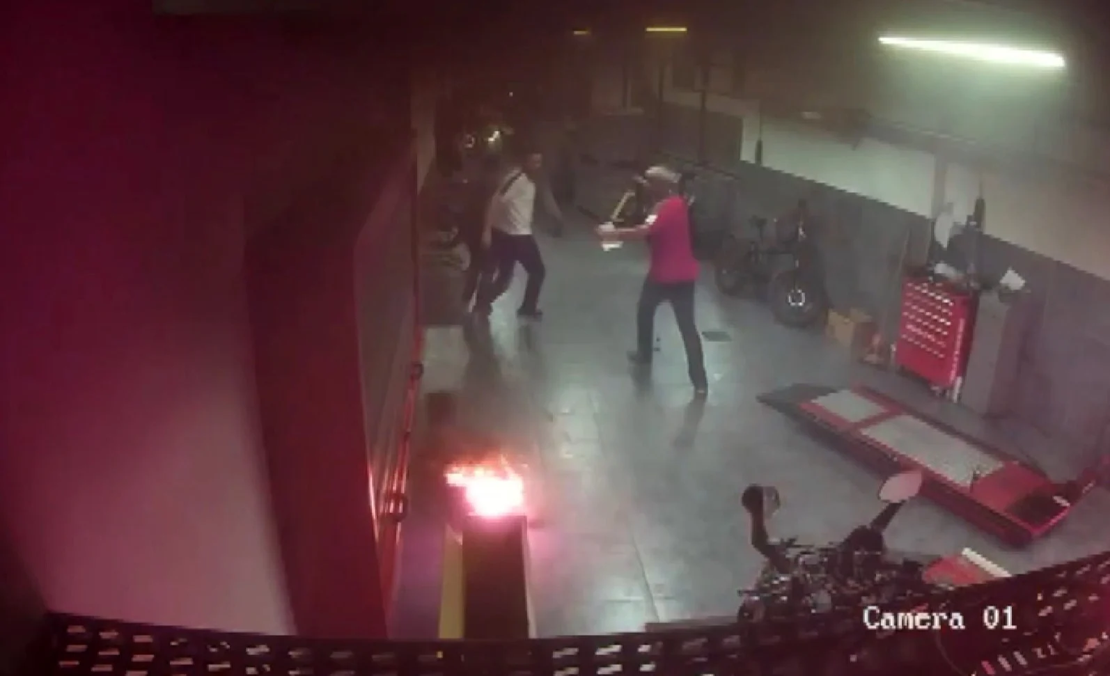 Antalya,Antalya haber,Antalya çırak yakma olayı,Antalya son dakika,çırak yangın,çırak benzine verildi,benzin döküp yakma,A.K.K,E.A,Barkın Öztürk,çocuk suçluluğu,Antalya motosiklet servisi,yangın tüpü müdahalesi,Antalya Çıraklık Eğitim Merkezi,deri nakli,Adli olay,Antalya mahkeme