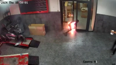 Antalya’da 15 yaşındaki çırak, iş arkadaşının üzerine benzin döküp ateşe