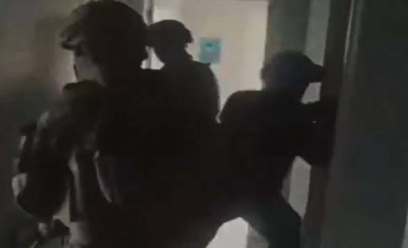 “Yıldırım Çetesi”ne operasyon! 4 tutuklama, lider yurt dışında İzmir ve Aydın’da “Yıldırım Çetesi”ne yönelik operasyonda 5 kişi gözaltına