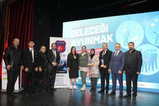 BTP'den Geleceği Savunmak Zirvesi Uyuşturucuyla Mücadelede Toplumsal Bilinç Çağrısı