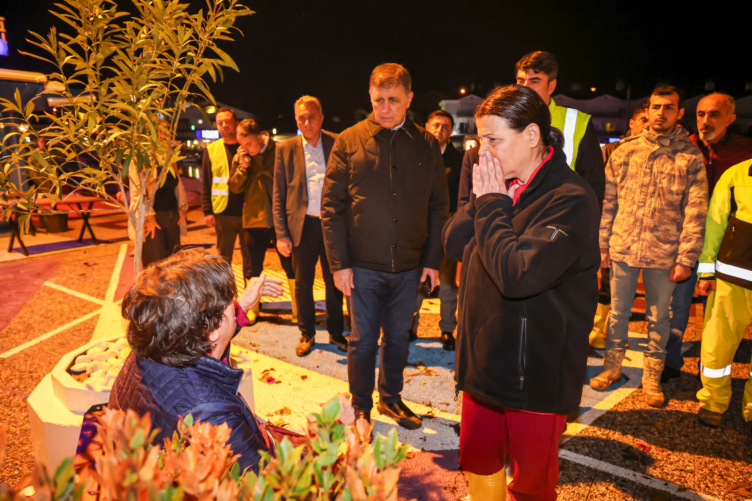 Başkan Tugay Foça’da Tüm Ekiplerimizle Sahadayız