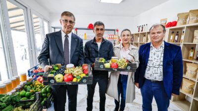 İzmir Büyükşehir Belediye Başkanı Dr. Cemil Tugay, Selçuk Zeytinköy’de nar