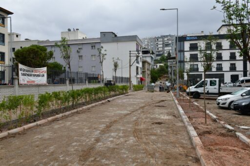 Başkan Yıldız'dan Mezun Olduğu Okulun Öğrencilerine Halı Saha Sözü!