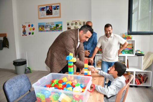 Başkan Yıldız'dan Mezun Olduğu Okulun Öğrencilerine Halı Saha Sözü!