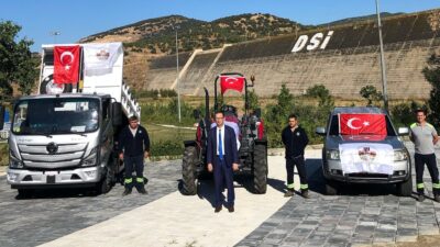 Beydağ Belediye Başkanı Şakir Başaran, damperli kamyon, 4x4 traktör ve