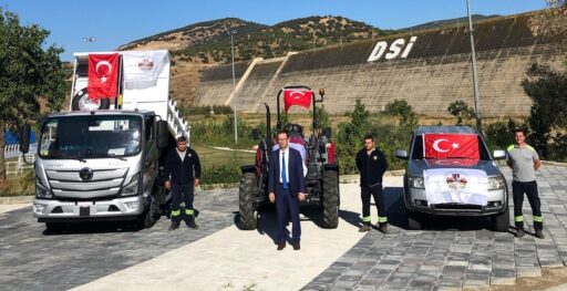Beydağ Belediye Başkanı Şakir Başaran, damperli kamyon, 4x4 traktör ve