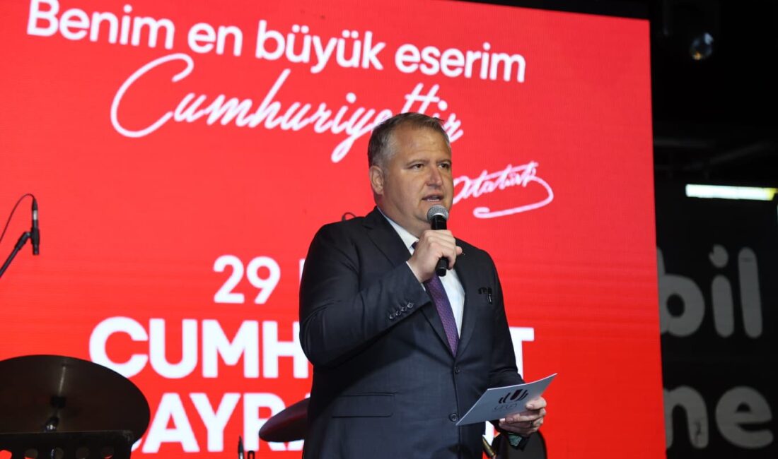 Urla’da Cumhuriyet’in 102. yılı büyük bir coşkuyla kutlandı. Başkan Selçuk