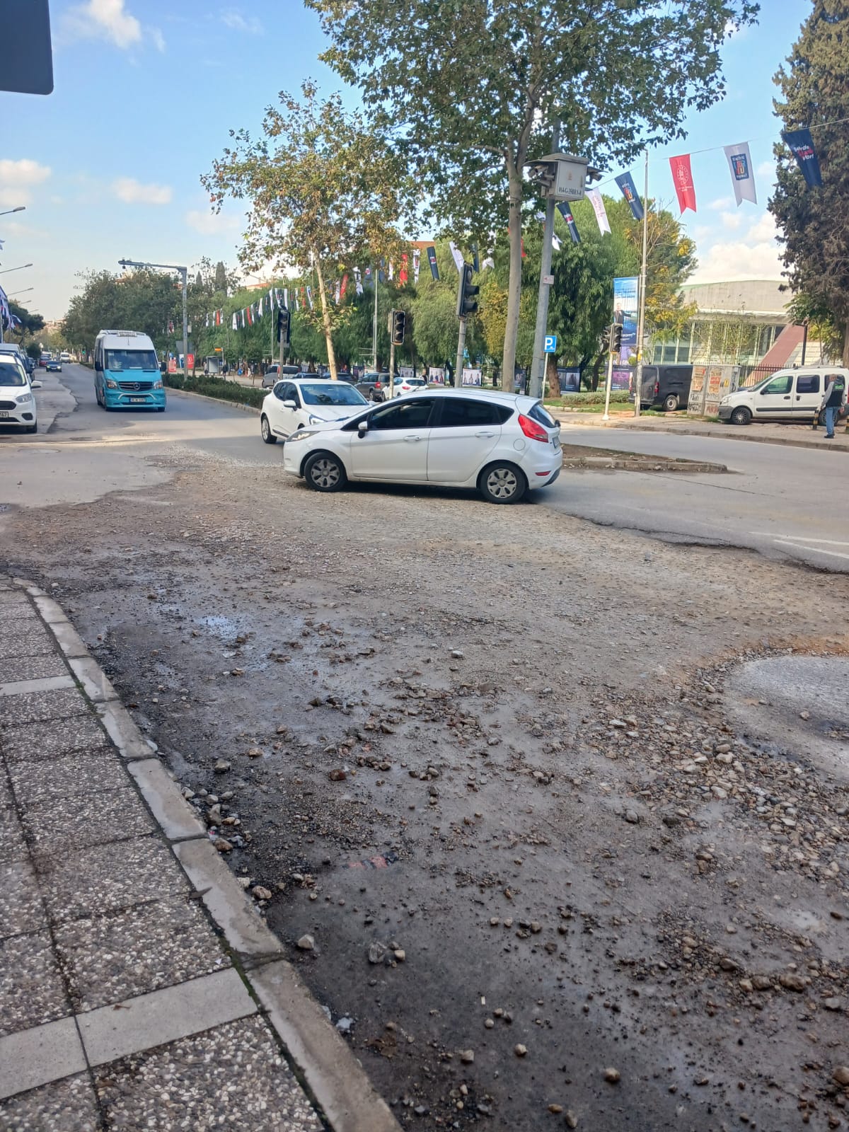 Bornova Belediye Başkanı Ömer Eşki'nin yol çalışmaları fiyaskosu İzmir'i sallıyor!