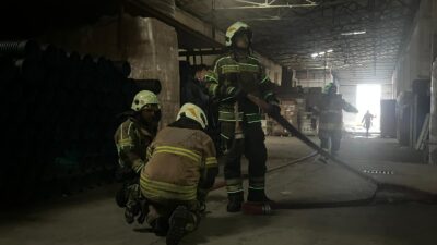 İzmir'in Bornova ilçesi Gazi Osman Paşa Mahallesi'nde dalgıç pompa malzemelerinin