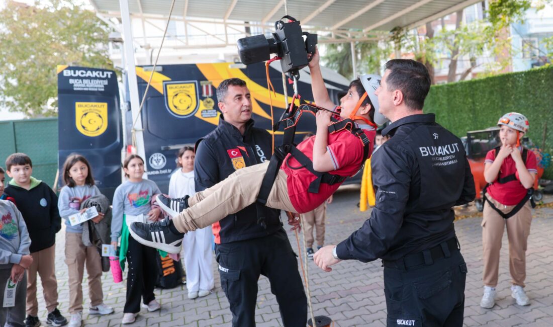 Buca Belediyesi, BUCAKUT ekibiyle afet farkındalığını artırmak için okullarda ve